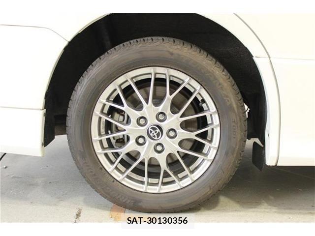 Toyota VOXY HYBRID 2018-05 7061361-23