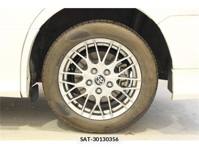 Toyota VOXY HYBRID 2018-05 7061361-24