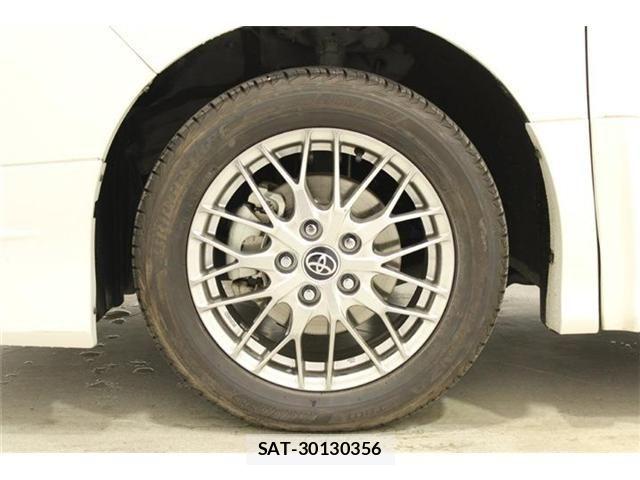 Toyota VOXY HYBRID 2018-05 7061361-25