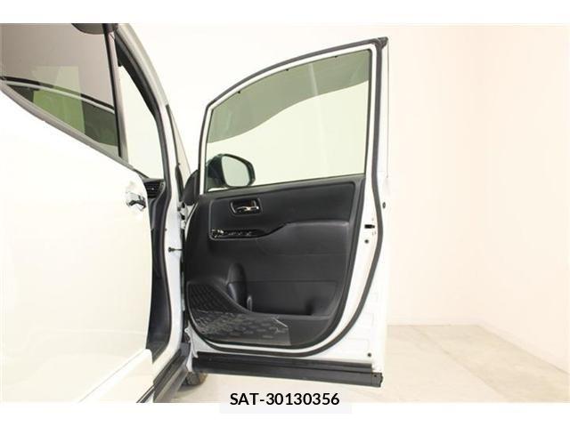 Toyota VOXY HYBRID 2018-05 7061361-29
