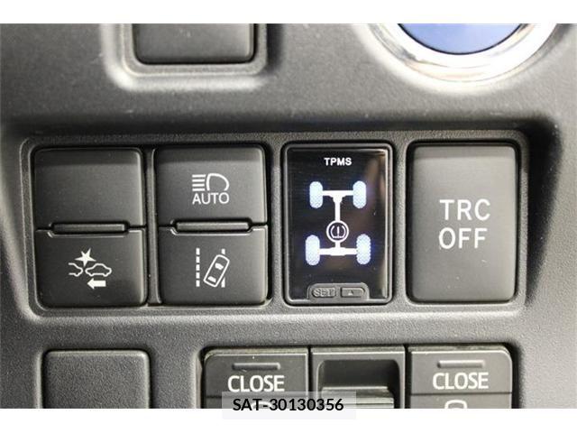 Toyota VOXY HYBRID 2018-05 7061361-5