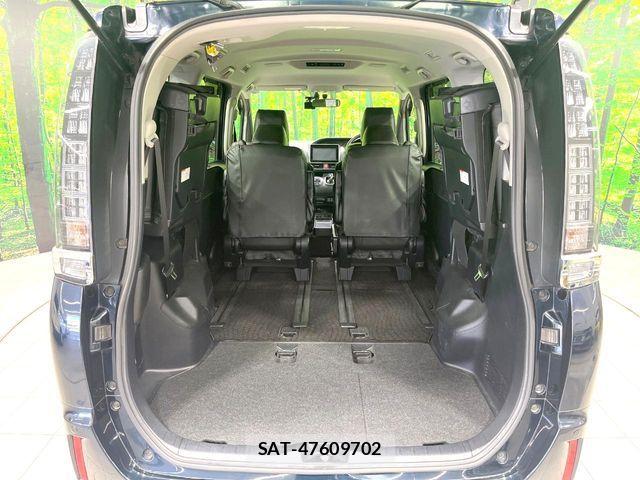 Toyota VOXY HYBRID 2015-01 7061371-12