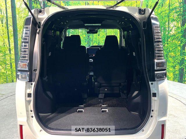 Toyota VOXY HYBRID 2019-05 7061363-10