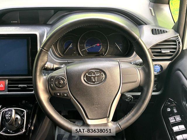 Toyota VOXY HYBRID 2019-05 7061363-11