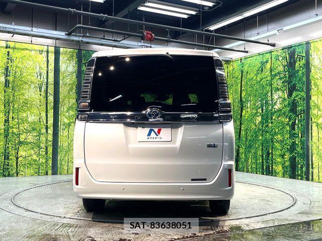 Toyota VOXY HYBRID 2019-05 7061363-15