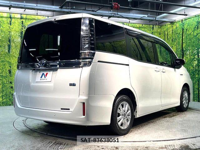 Toyota VOXY HYBRID 2019-05 7061363-17