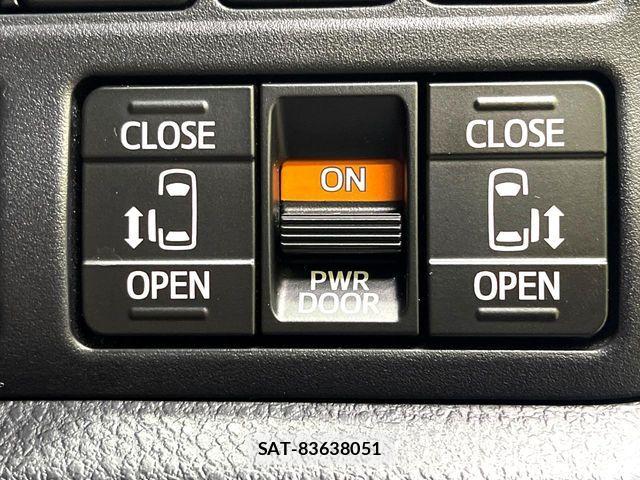 Toyota VOXY HYBRID 2019-05 7061363-4
