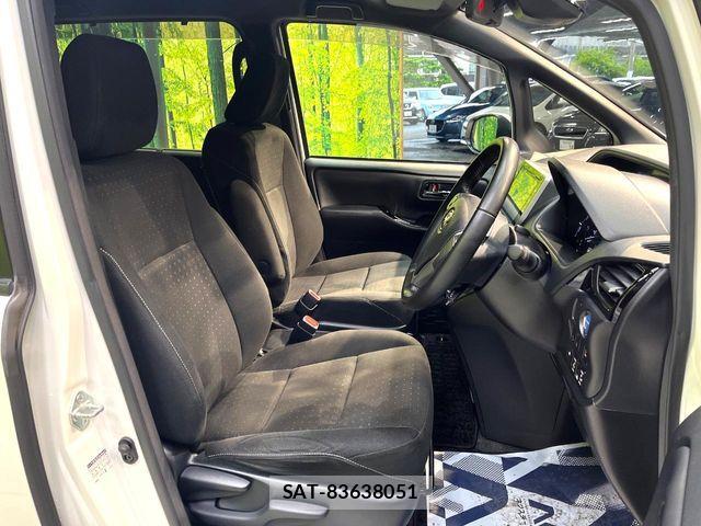 Toyota VOXY HYBRID 2019-05 7061363-7