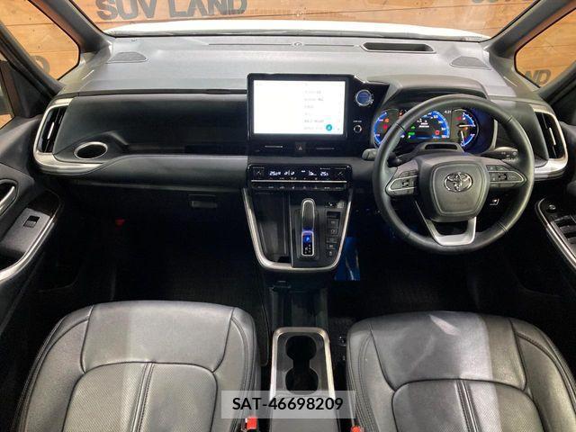 Toyota VOXY HYBRID 2023-04 7061343-1