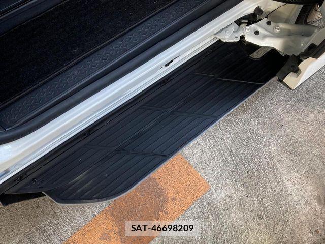 Toyota VOXY HYBRID 2023-04 7061343-2