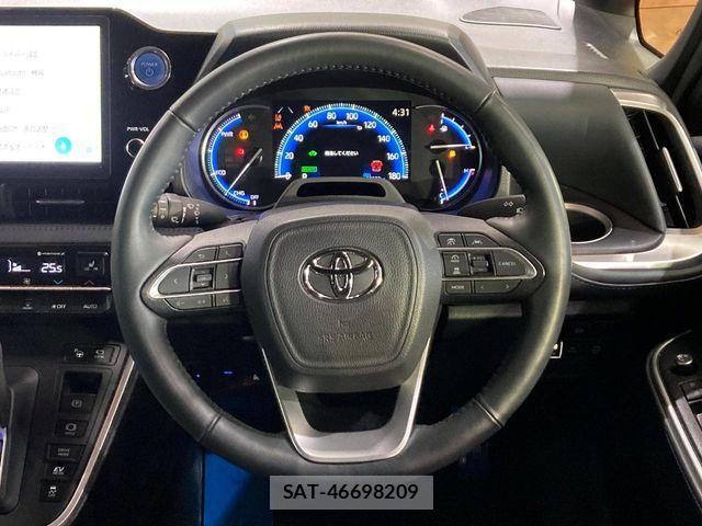 Toyota VOXY HYBRID 2023-04 7061343-7