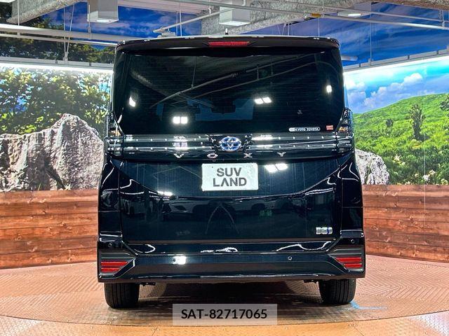 Toyota VOXY HYBRID 2025-02 7061348-14