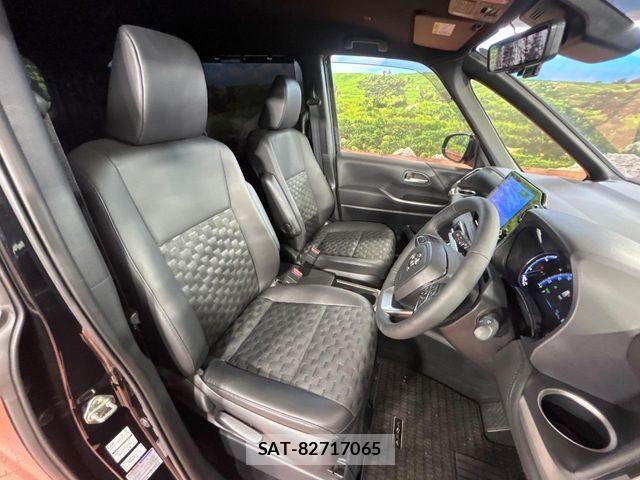 Toyota VOXY HYBRID 2025-02 7061348-6