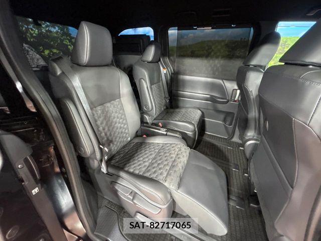 Toyota VOXY HYBRID 2025-02 7061348-7