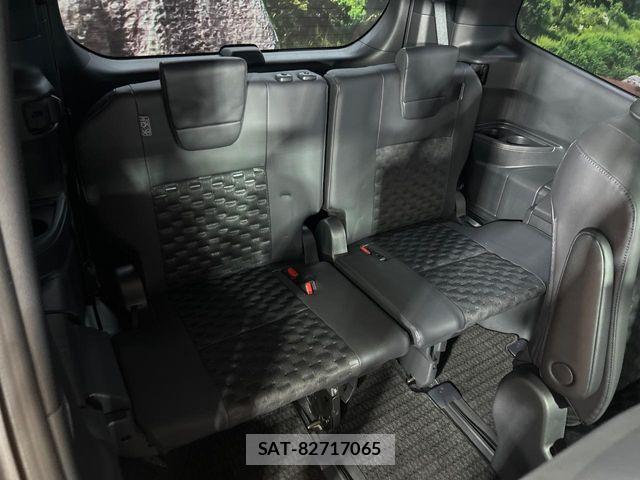 Toyota VOXY HYBRID 2025-02 7061348-8