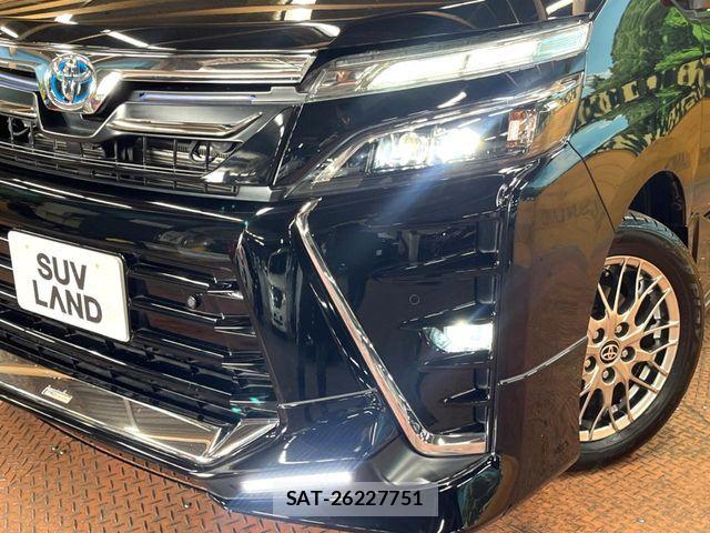 Toyota VOXY HYBRID 2020-11 7061354-11