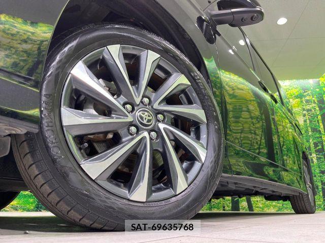 Toyota VOXY HYBRID 2023-05 7061349-13