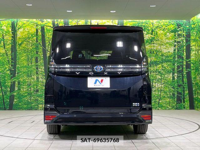 Toyota VOXY HYBRID 2023-05 7061349-15