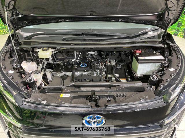 Toyota VOXY HYBRID 2023-05 7061349-17