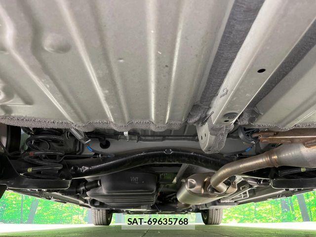 Toyota VOXY HYBRID 2023-05 7061349-18