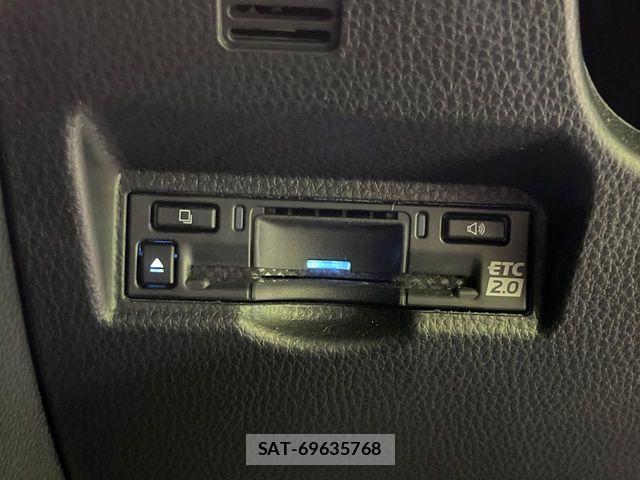 Toyota VOXY HYBRID 2023-05 7061349-6