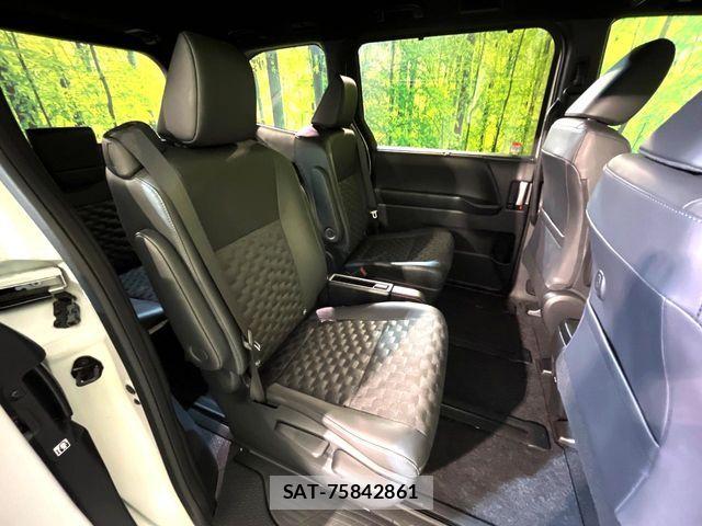 Toyota VOXY HYBRID 2025-02 7061347-8