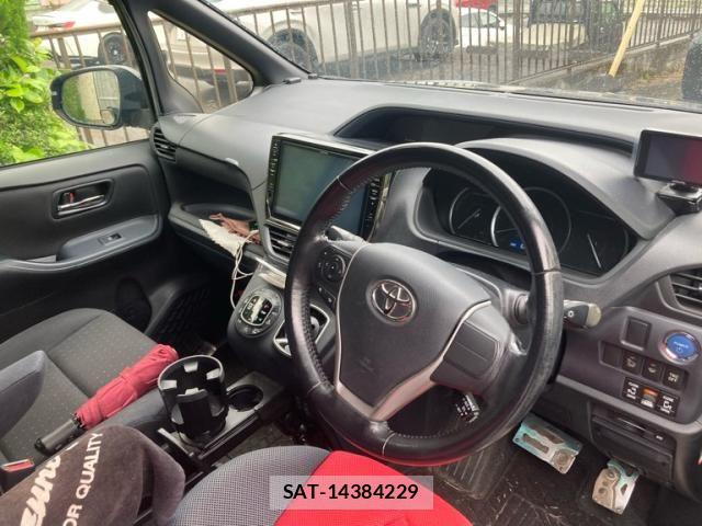 Toyota VOXY HYBRID 2014-07 7061368-12
