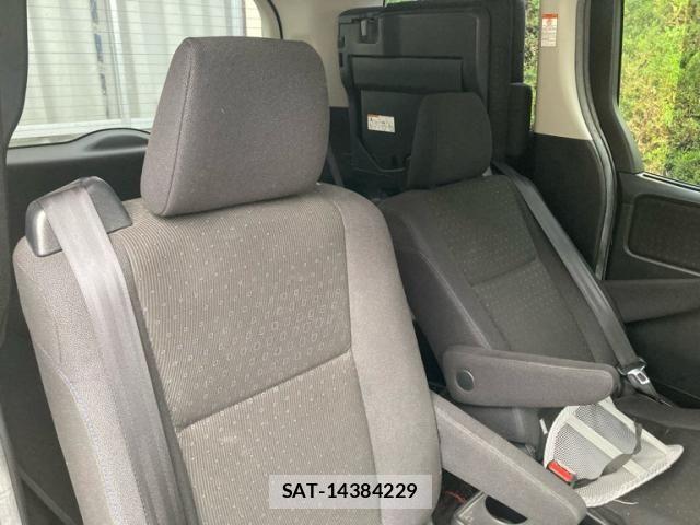 Toyota VOXY HYBRID 2014-07 7061368-13