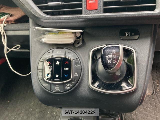 Toyota VOXY HYBRID 2014-07 7061368-21