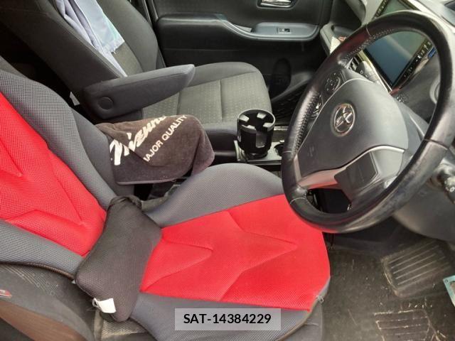 Toyota VOXY HYBRID 2014-07 7061368-24