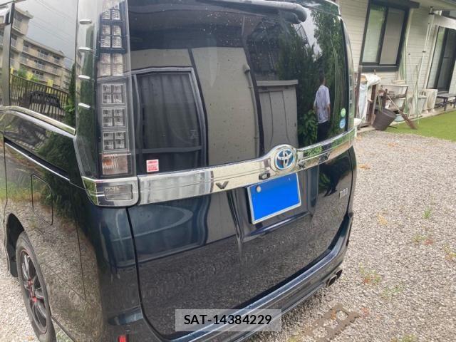 Toyota VOXY HYBRID 2014-07 7061368-3