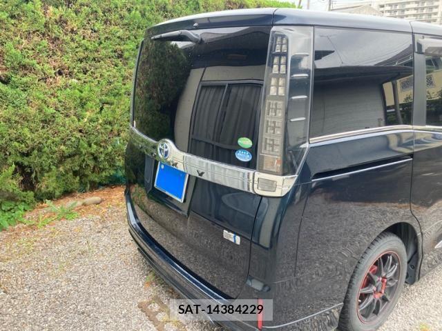 Toyota VOXY HYBRID 2014-07 7061368-4