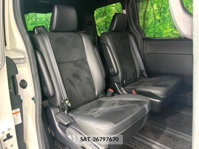 Toyota VOXY HYBRID 2021-06 7061360-10