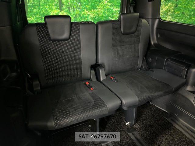 Toyota VOXY HYBRID 2021-06 7061360-11