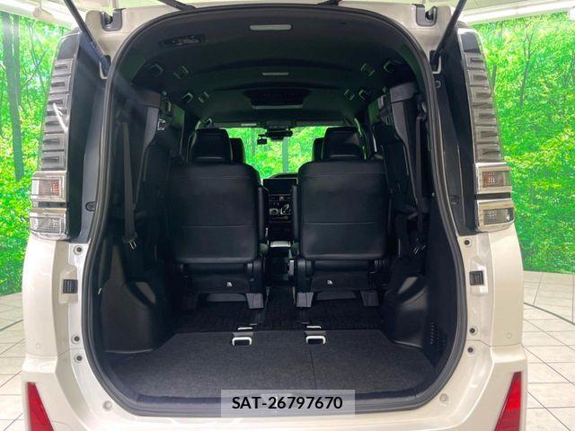 Toyota VOXY HYBRID 2021-06 7061360-12