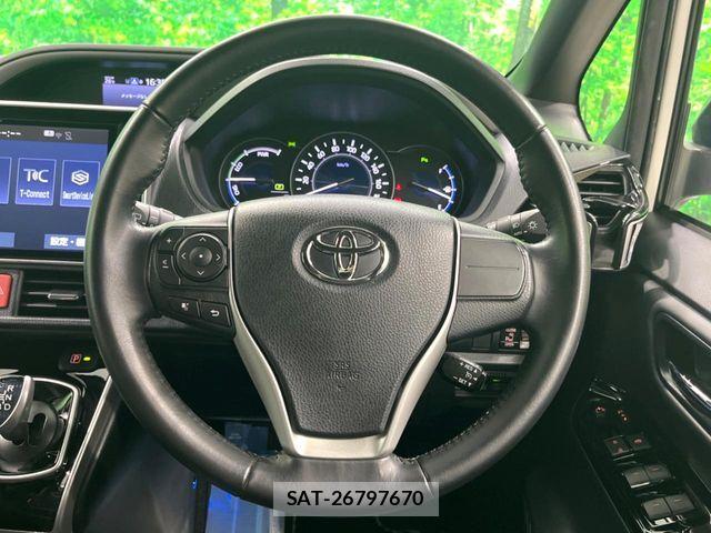 Toyota VOXY HYBRID 2021-06 7061360-13