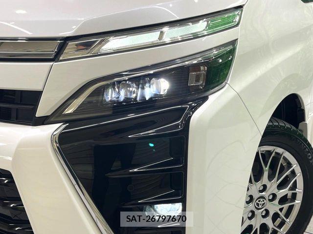 Toyota VOXY HYBRID 2021-06 7061360-14