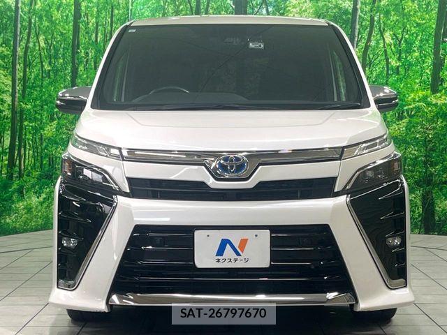 Toyota VOXY HYBRID 2021-06 7061360-16