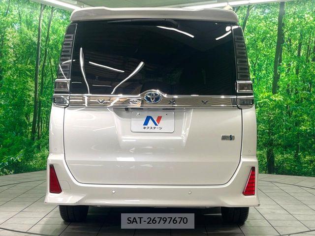 Toyota VOXY HYBRID 2021-06 7061360-17