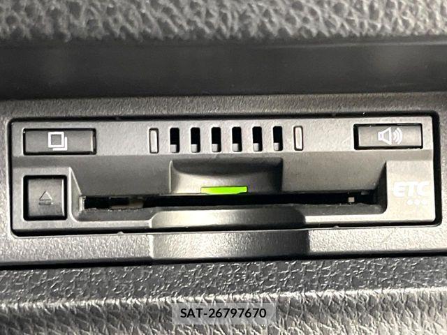 Toyota VOXY HYBRID 2021-06 7061360-7