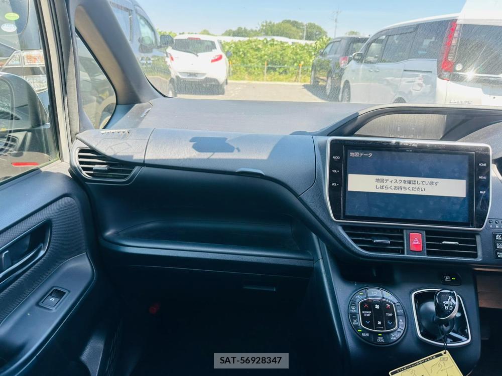 Toyota VOXY HYBRID 2019 7072721-17