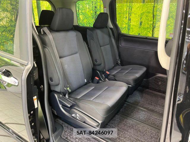 Toyota VOXY HYBRID 2016-07 7227006-9