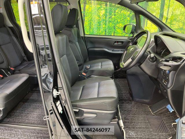 Toyota VOXY HYBRID 2016-07 7227006-8