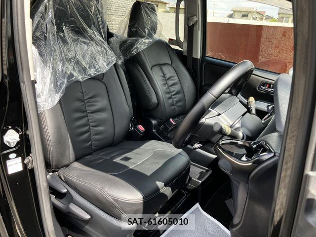 Toyota VOXY HYBRID 2016-05 7227007-11