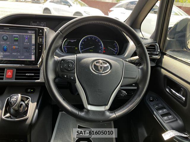 Toyota VOXY HYBRID 2016-05 7227007-12