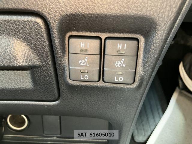 Toyota VOXY HYBRID 2016-05 7227007-18