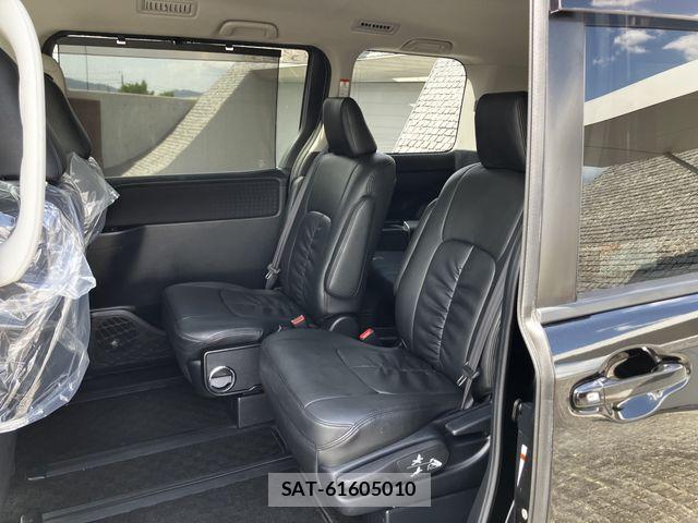 Toyota VOXY HYBRID 2016-05 7227007-21