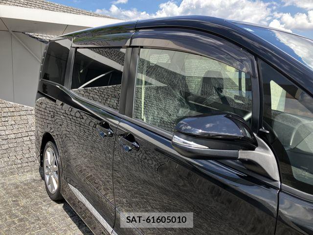 Toyota VOXY HYBRID 2016-05 7227007-4