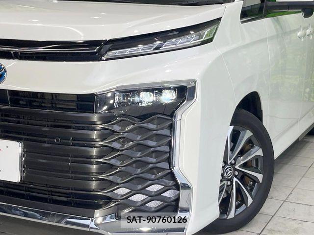 Toyota VOXY HYBRID 2023-11 7227054-11