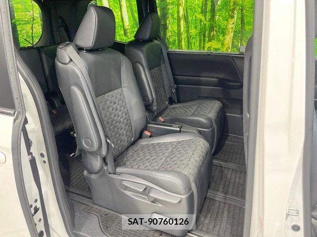Toyota VOXY HYBRID 2023-11 7227054-8